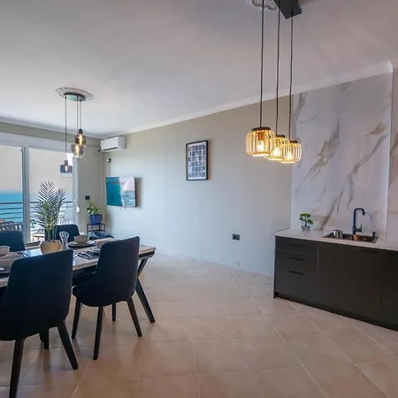 Luxurious Coastal *